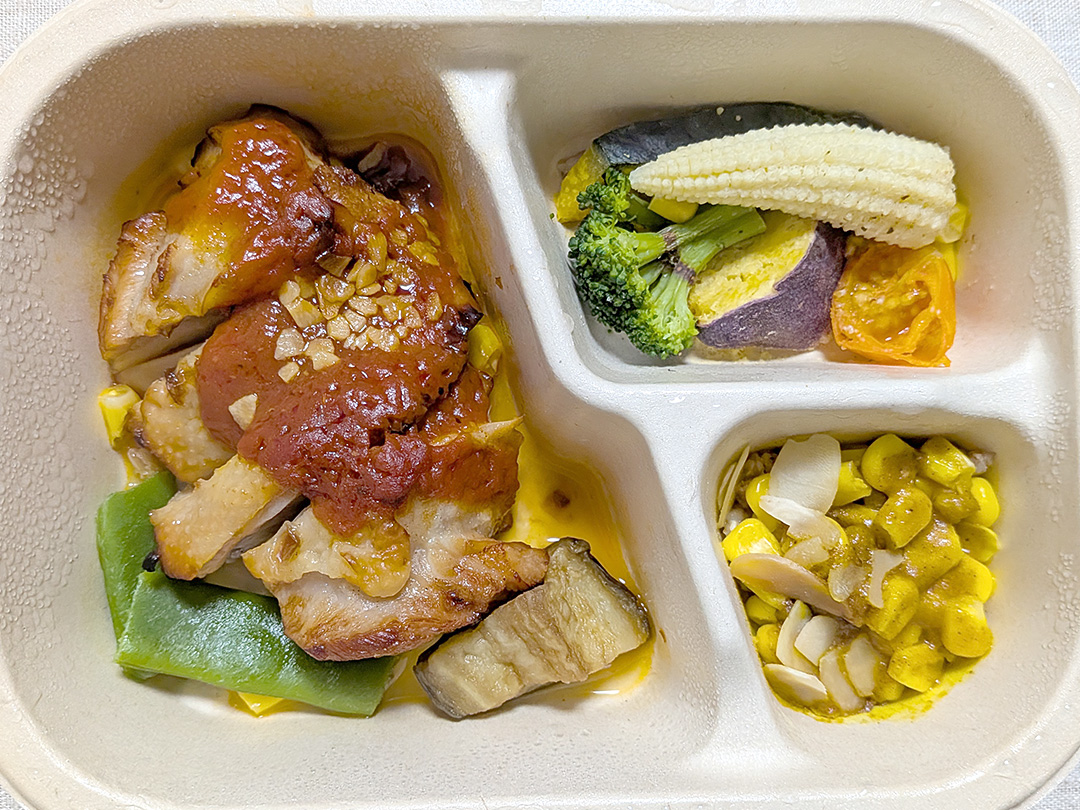 トマトガーリックチキンステーキ | ファッロとコーンのカレー | 温野菜サラダ
